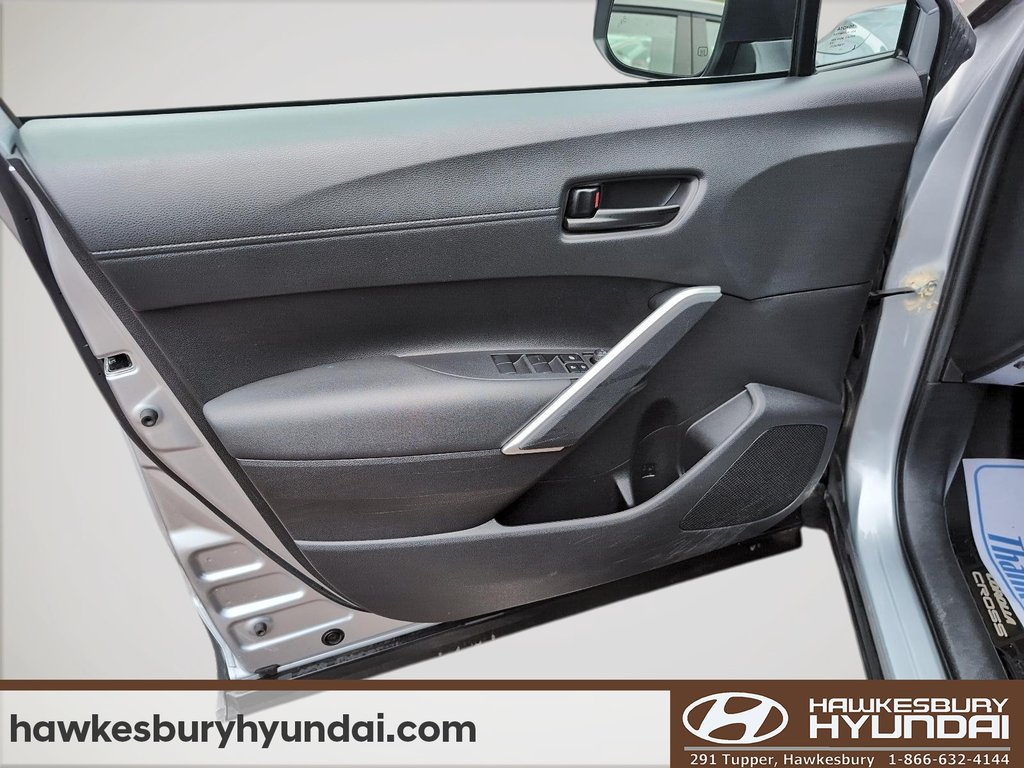 Toyota Corolla Cross LE 2023 à Hawkesbury, Ontario - 11 - w1024h768px