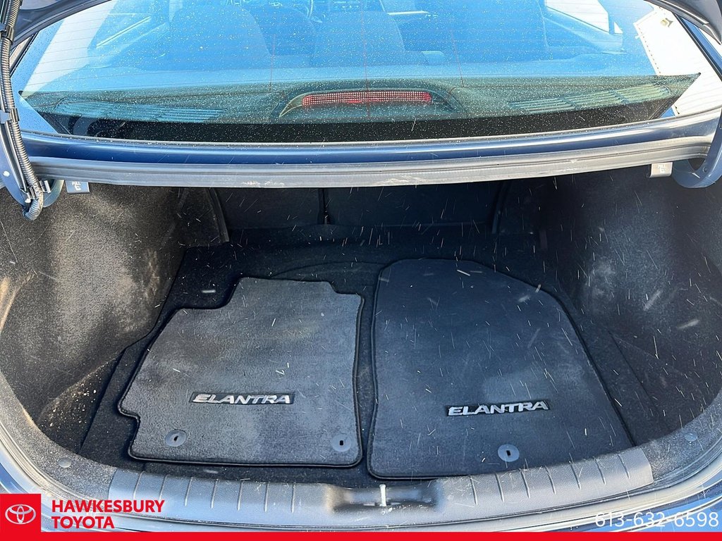 2020 Hyundai Elantra Preferred in Hawkesbury, Ontario - 14 - w1024h768px