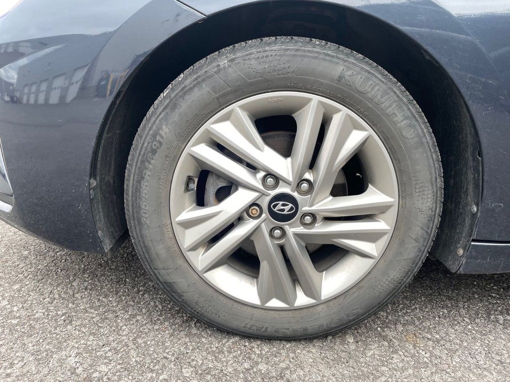 2020 Hyundai Elantra Preferred in Hawkesbury, Ontario - 6 - w1024h768px