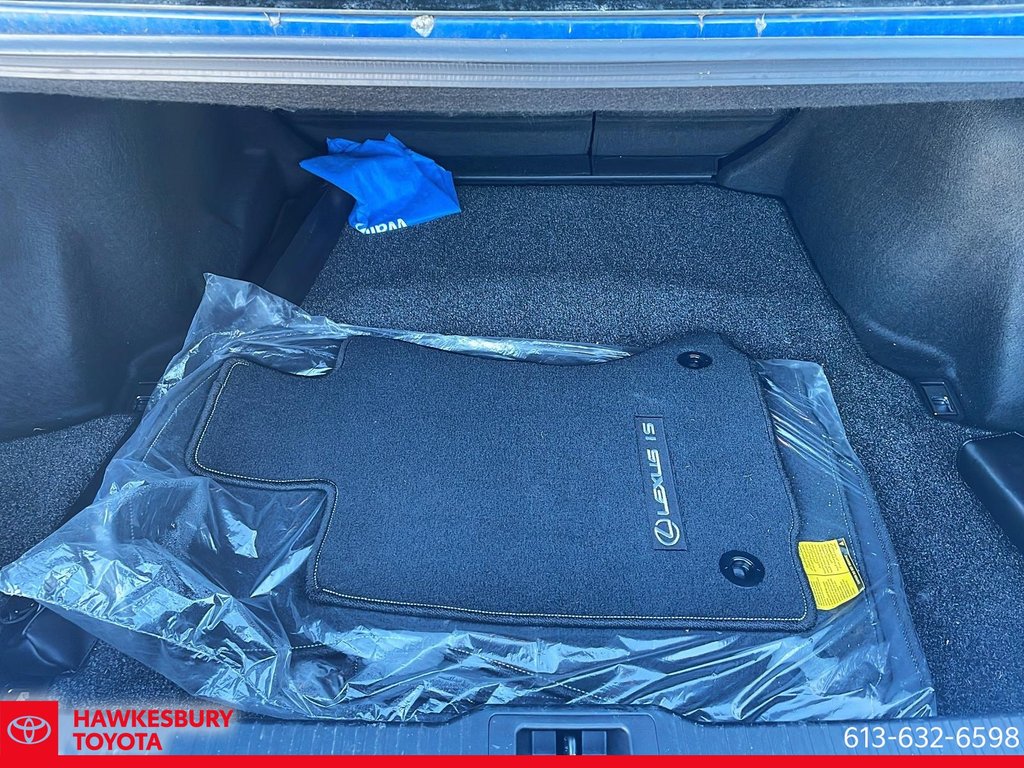 Lexus IS 300 2023 à Hawkesbury, Ontario - 6 - w1024h768px