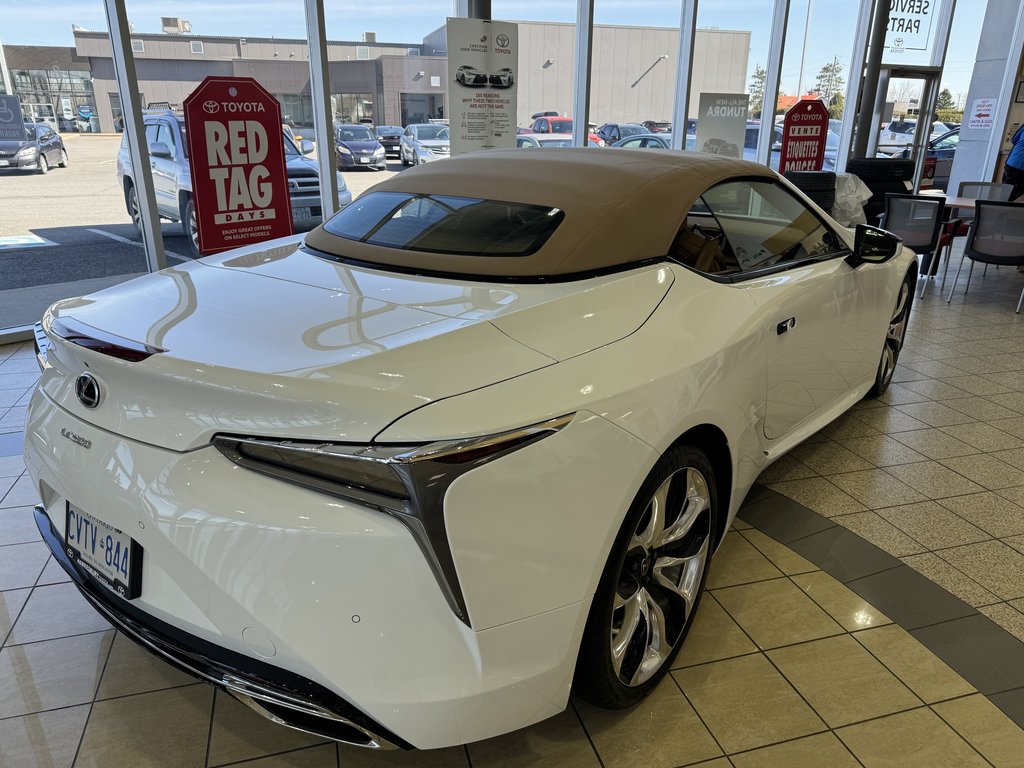 LC 500 CONVERTIBLE ONLY 6746KM WOW STORED INSIDE 2022 à Hawkesbury, Ontario - 10 - w1024h768px