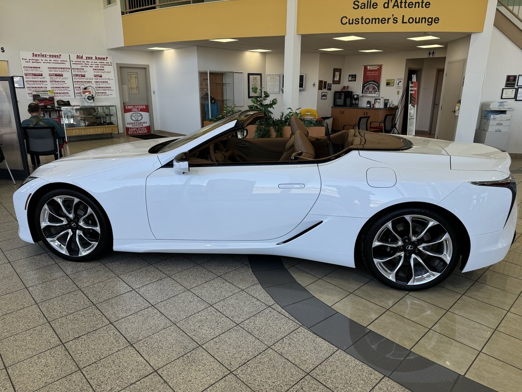LC 500 CONVERTIBLE ONLY 6746KM WOW STORED INSIDE 2022 à Hawkesbury, Ontario - 2 - w1024h768px