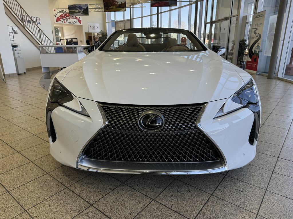 LC 500 CONVERTIBLE ONLY 6746KM WOW STORED INSIDE 2022 à Hawkesbury, Ontario - 7 - w1024h768px