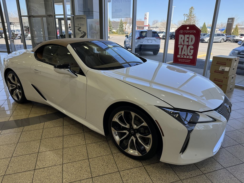 LC 500 CONVERTIBLE ONLY 6746KM WOW STORED INSIDE 2022 à Hawkesbury, Ontario - 9 - w1024h768px