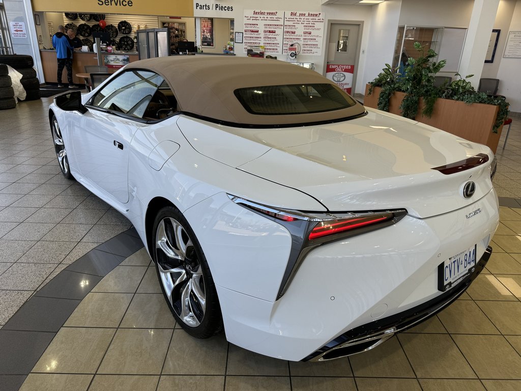 LC 500 CONVERTIBLE ONLY 6746KM WOW STORED INSIDE 2022 à Hawkesbury, Ontario - 8 - w1024h768px