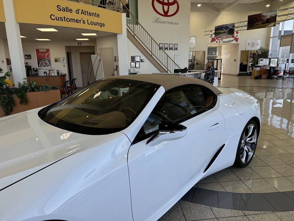 LC 500 CONVERTIBLE ONLY 6746KM WOW STORED INSIDE 2022 à Hawkesbury, Ontario - 11 - w1024h768px