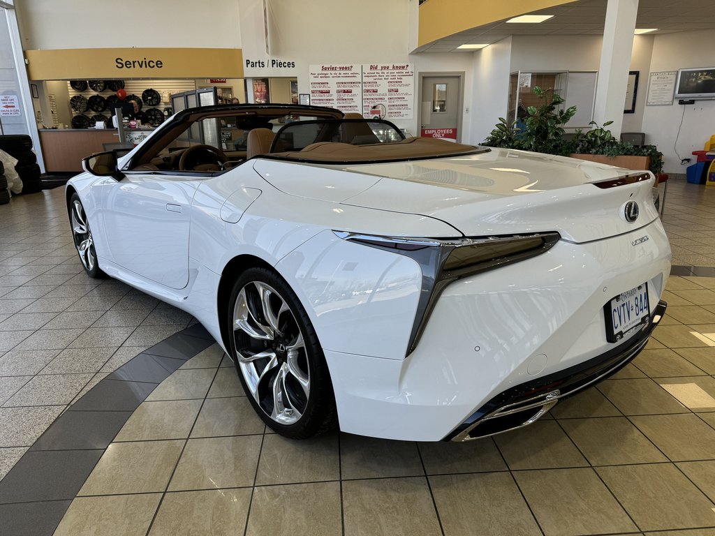 LC 500 CONVERTIBLE ONLY 6746KM WOW STORED INSIDE 2022 à Hawkesbury, Ontario - 3 - w1024h768px