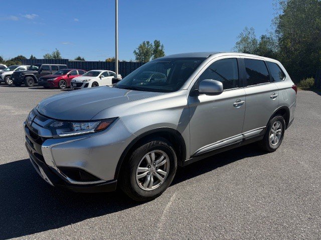 2020 Mitsubishi Outlander ES in Hawkesbury, Ontario - 1 - w1024h768px