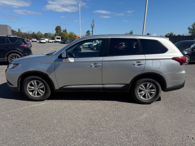 2020 Mitsubishi Outlander ES in Hawkesbury, Ontario - 5 - w1024h768px