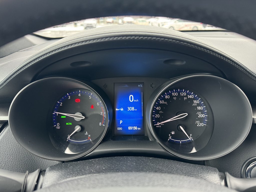 2018  C-HR XLE PREMIUM MAGS ONE OWNER PUSH START in Hawkesbury, Ontario - 11 - w1024h768px