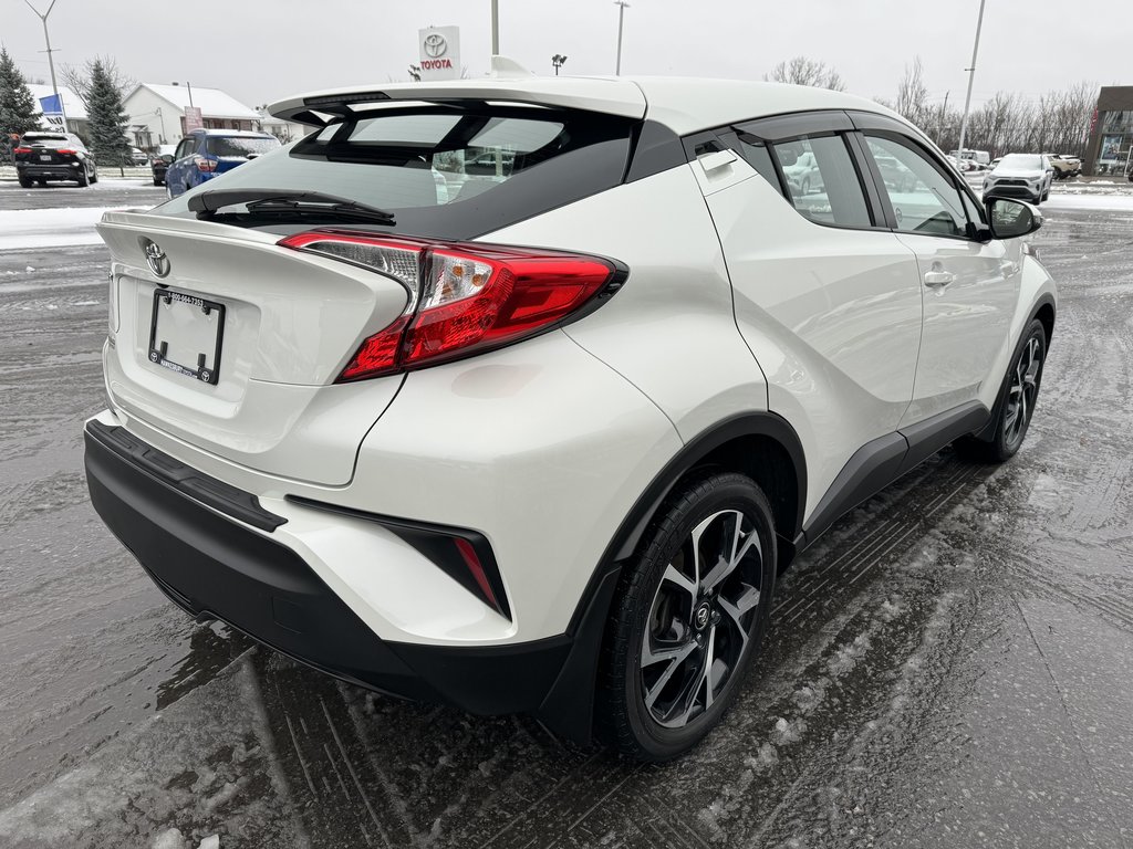 2018  C-HR XLE PREMIUM MAGS ONE OWNER PUSH START in Hawkesbury, Ontario - 4 - w1024h768px