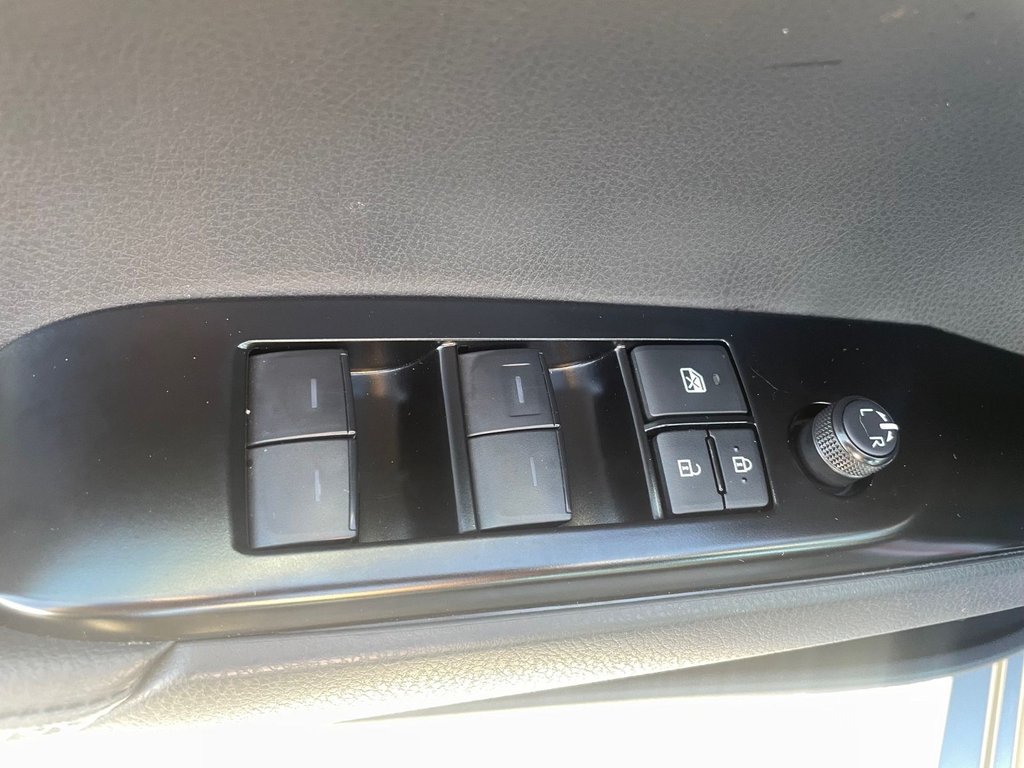 2025 Toyota Camry Hybrid XSE AWD in Hawkesbury, Ontario - 9 - w1024h768px