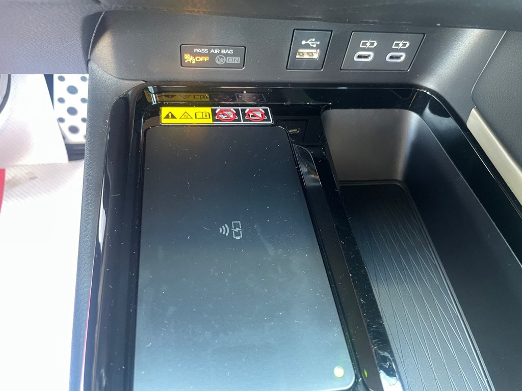 2025 Toyota Camry Hybrid XSE AWD in Hawkesbury, Ontario - 14 - w1024h768px