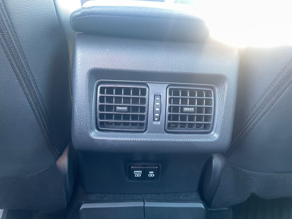 2025 Toyota Camry Hybrid XSE AWD in Hawkesbury, Ontario - 17 - w1024h768px