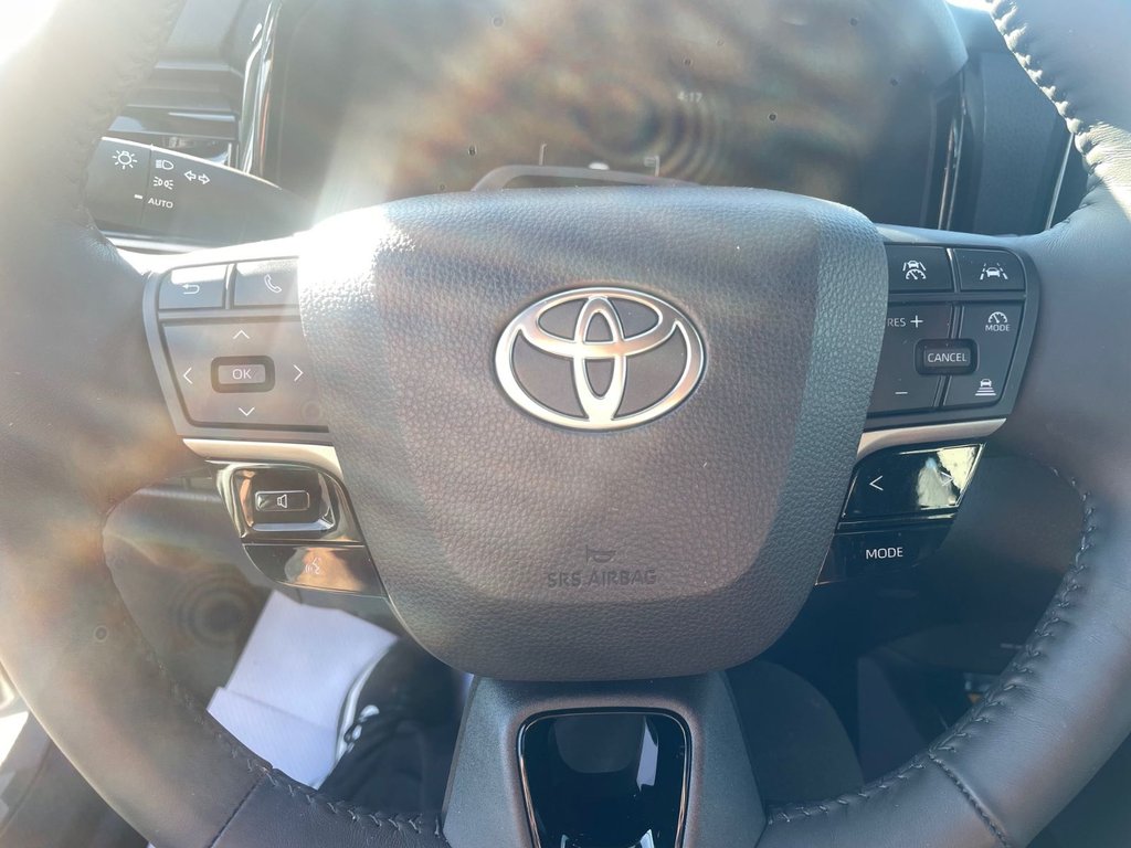 2025 Toyota Camry Hybrid XSE AWD in Hawkesbury, Ontario - 11 - w1024h768px