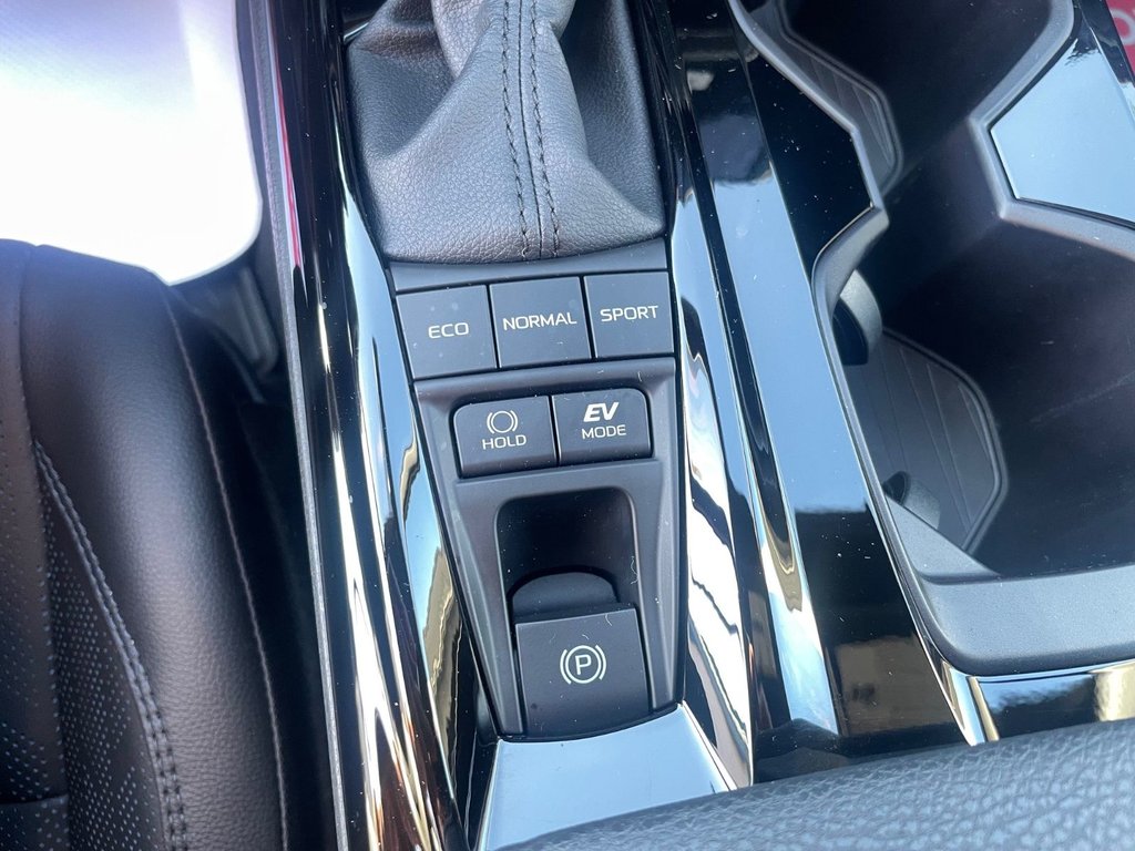 2025 Toyota Camry Hybrid XSE AWD in Hawkesbury, Ontario - 12 - w1024h768px