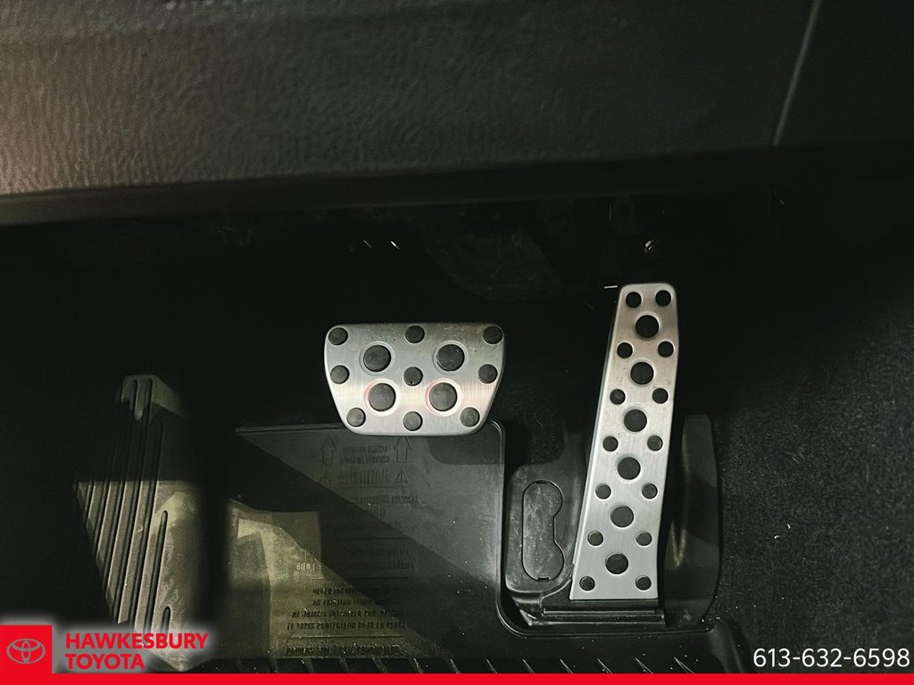 2025 Toyota Camry Hybrid XSE AWD in Hawkesbury, Ontario - 22 - w1024h768px