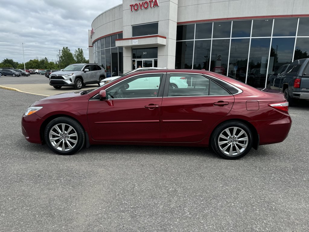 Camry XLE V6 ONE OWNER LEATHER ROOF NAVIGATION 88759KM 2017 à Hawkesbury, Ontario - 2 - w1024h768px