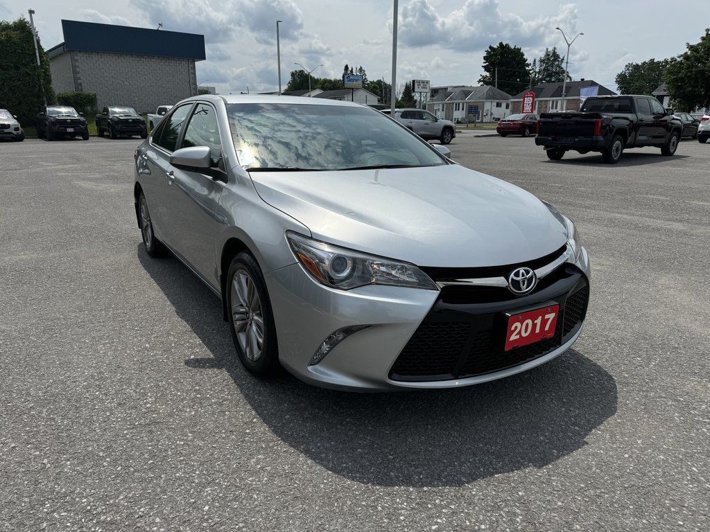 Camry SE FWD 4CYL ONE OWNER LOW KM MAGS BT B-CAM 2017 à Hawkesbury, Ontario - 5 - w1024h768px