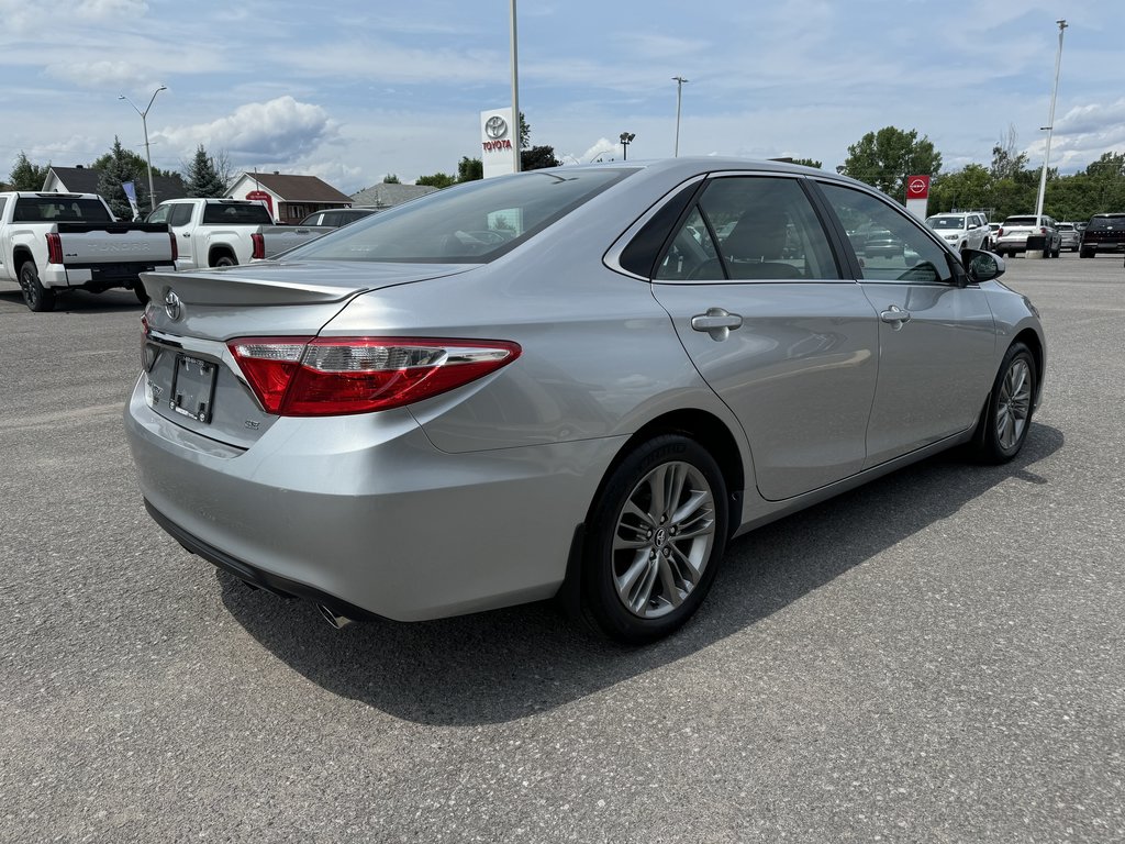 2017  Camry SE FWD 4CYL ONE OWNER LOW KM MAGS BT B-CAM in Hawkesbury, Ontario - 4 - w1024h768px