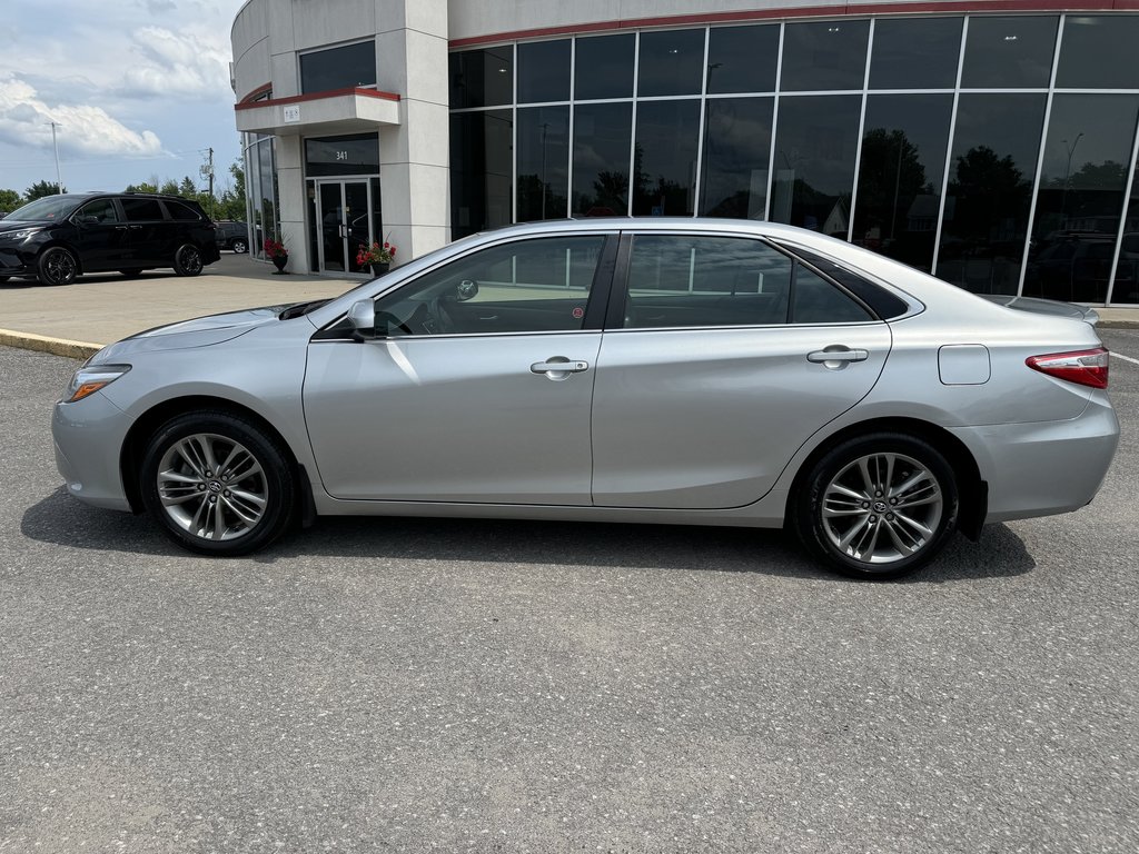 2017  Camry SE FWD 4CYL ONE OWNER LOW KM MAGS BT B-CAM in Hawkesbury, Ontario - 2 - w1024h768px