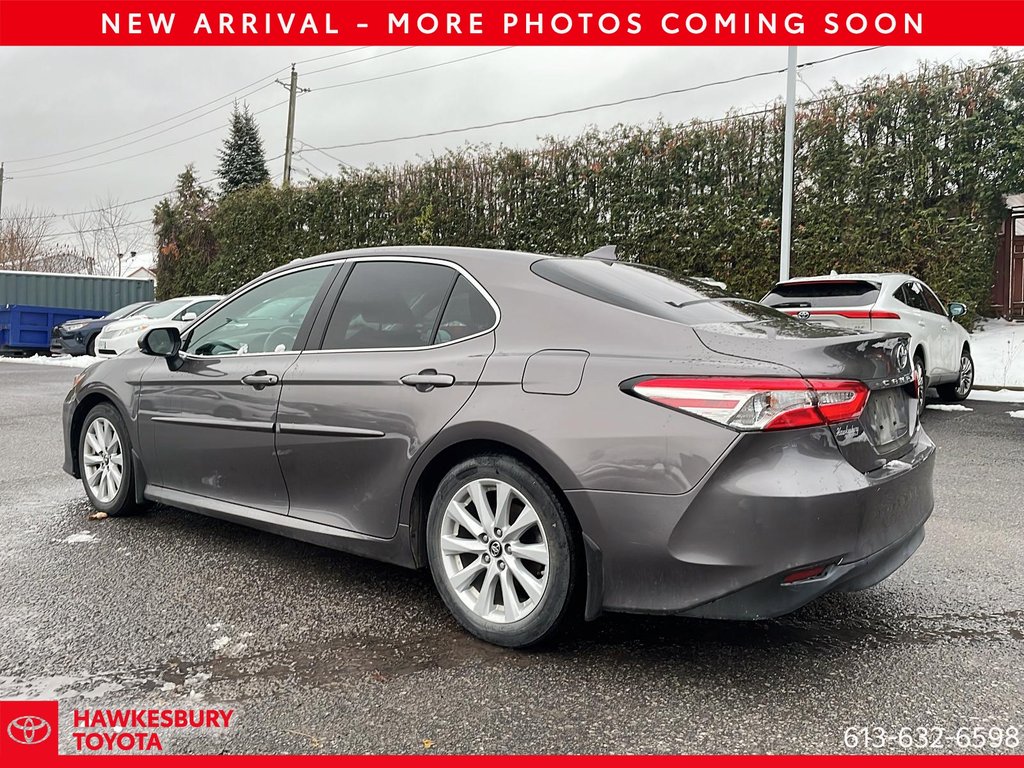 2018 Toyota Camry LE UPGRADE in Hawkesbury, Ontario - 2 - w1024h768px