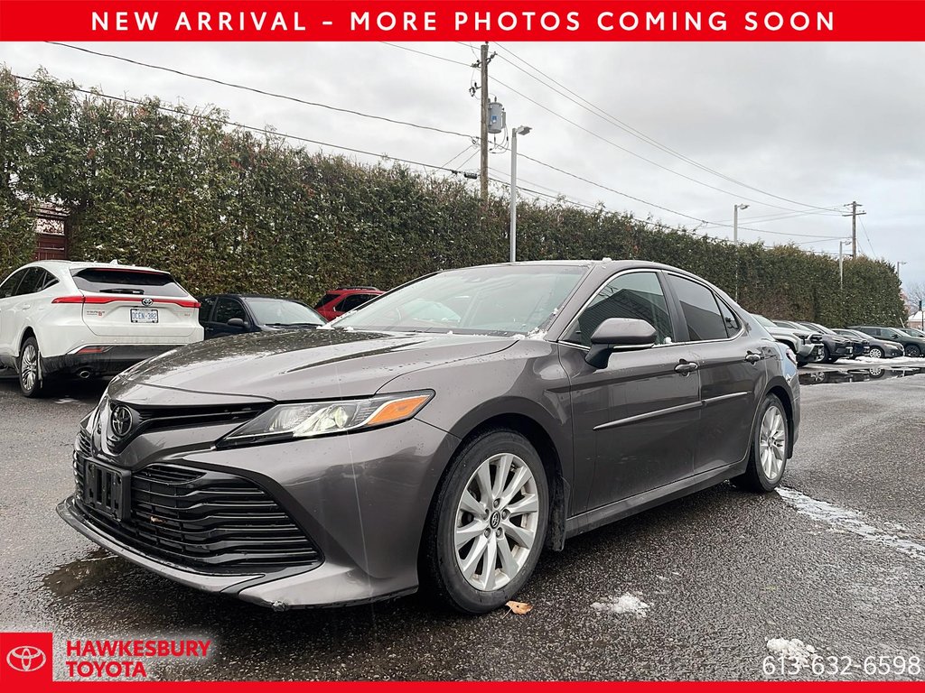 2018 Toyota Camry LE UPGRADE in Hawkesbury, Ontario - 1 - w1024h768px