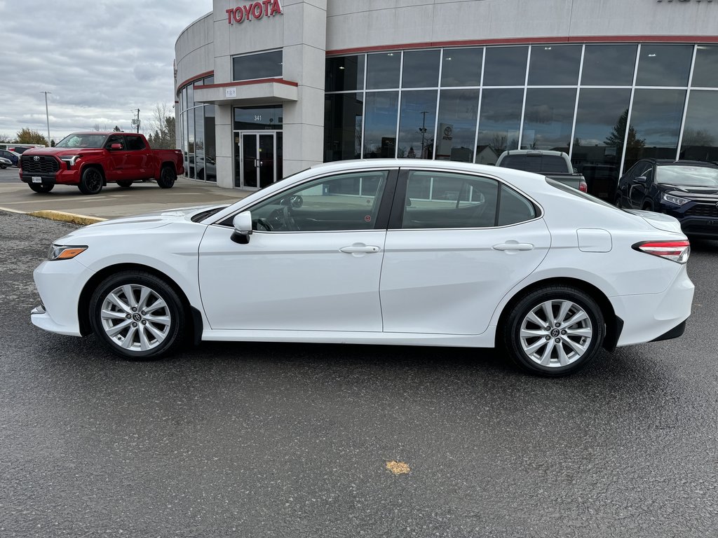 Camry LE ONE OWNER LOW KM 18038 WOW TOYOTA CERTIFIED MAG 2020 à Hawkesbury, Ontario - 2 - w1024h768px