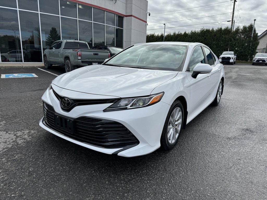 2020  Camry LE ONE OWNER LOW KM 18038 WOW TOYOTA CERTIFIED MAG in Hawkesbury, Ontario - 1 - w1024h768px
