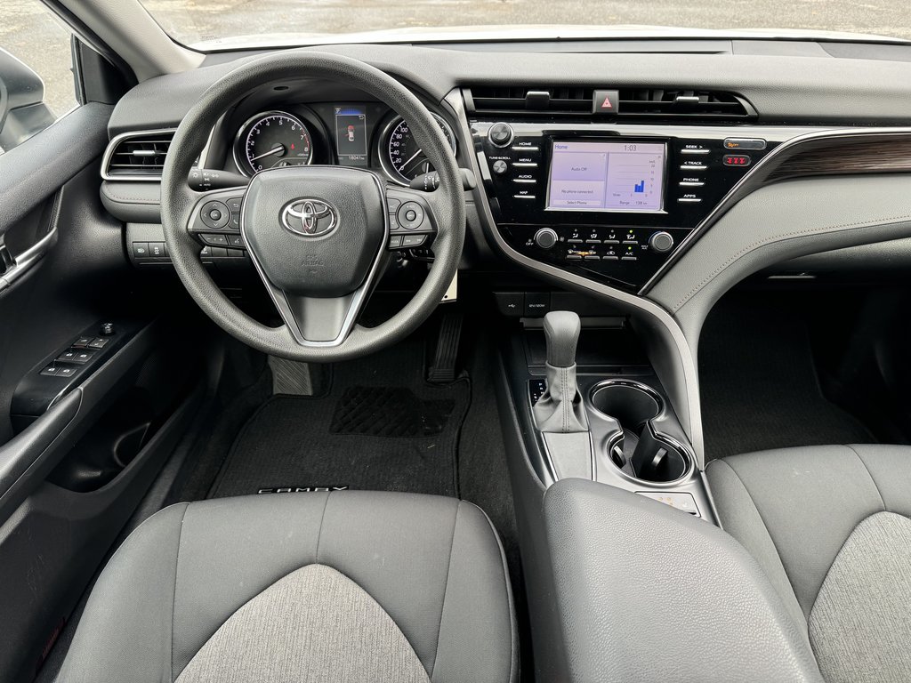 2020  Camry LE ONE OWNER LOW KM 18038 WOW TOYOTA CERTIFIED MAG in Hawkesbury, Ontario - 9 - w1024h768px