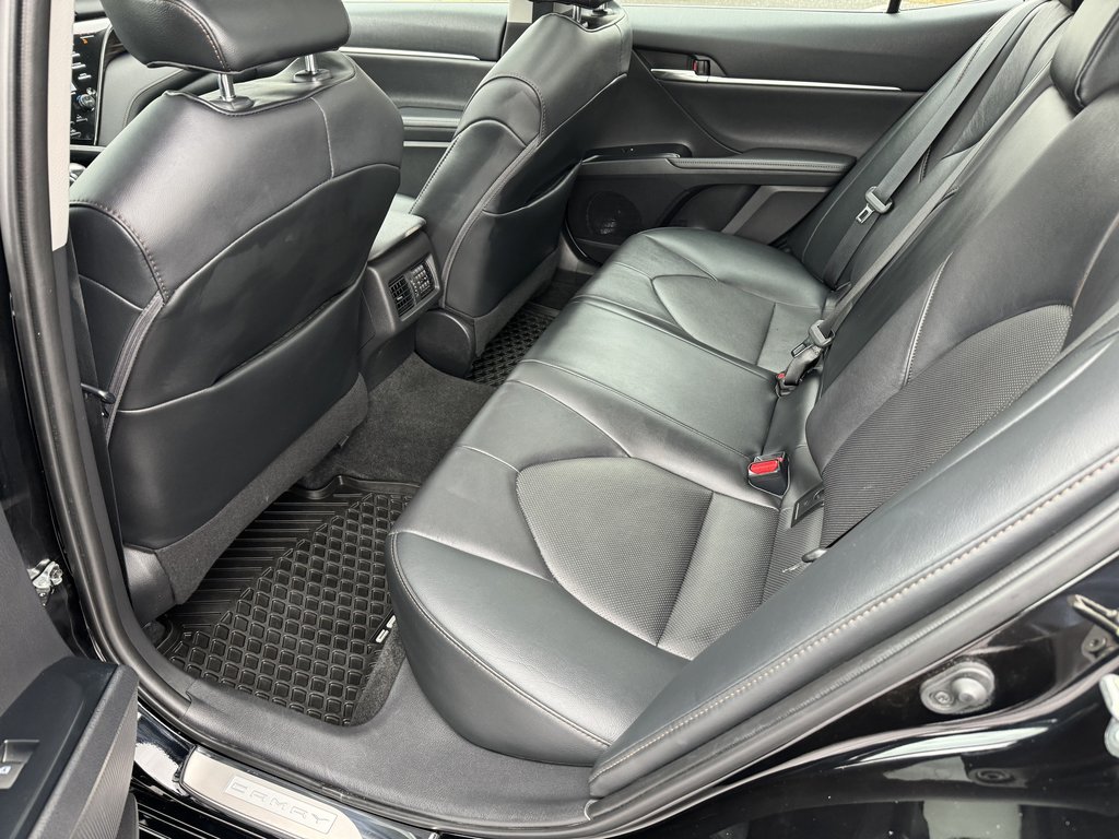 2020  Camry XLE 4CYL NAVIGATION LEATHER LOW KM MAGS SUNROOF in Hawkesbury, Ontario - 8 - w1024h768px