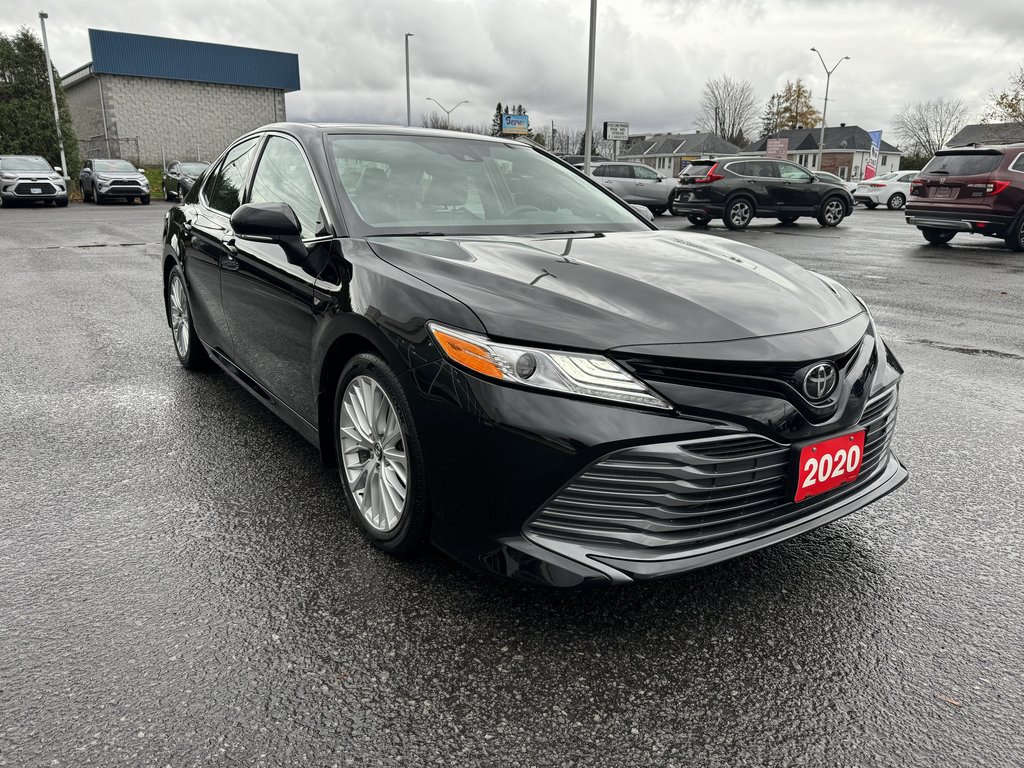 Camry XLE 4CYL NAVIGATION LEATHER LOW KM MAGS SUNROOF 2020 à Hawkesbury, Ontario - 5 - w1024h768px