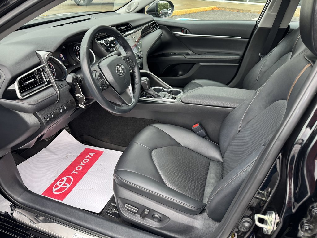 2020  Camry XLE 4CYL NAVIGATION LEATHER LOW KM MAGS SUNROOF in Hawkesbury, Ontario - 11 - w1024h768px