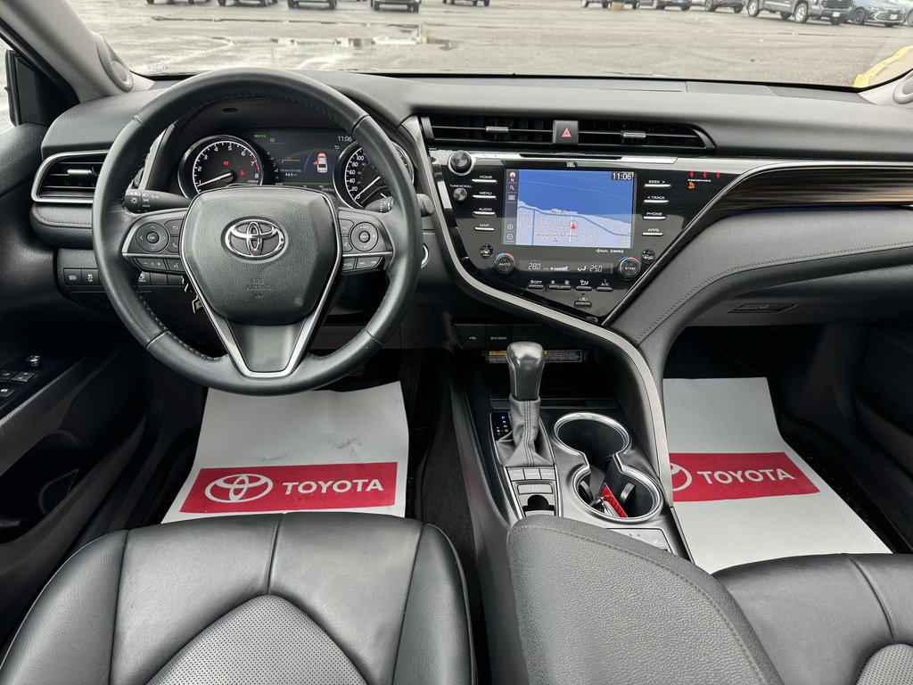 2020  Camry XLE 4CYL NAVIGATION LEATHER LOW KM MAGS SUNROOF in Hawkesbury, Ontario - 10 - w1024h768px