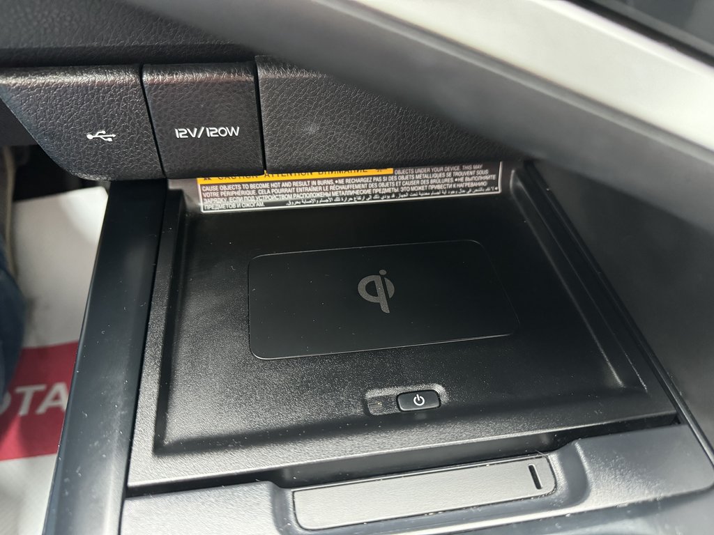 Camry XLE 4CYL NAVIGATION LEATHER LOW KM MAGS SUNROOF 2020 à Hawkesbury, Ontario - 16 - w1024h768px