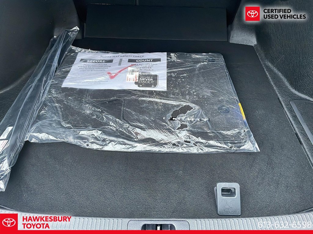 2026 Toyota Camry HYBRID XLE AWD in Hawkesbury, Ontario - 8 - w1024h768px