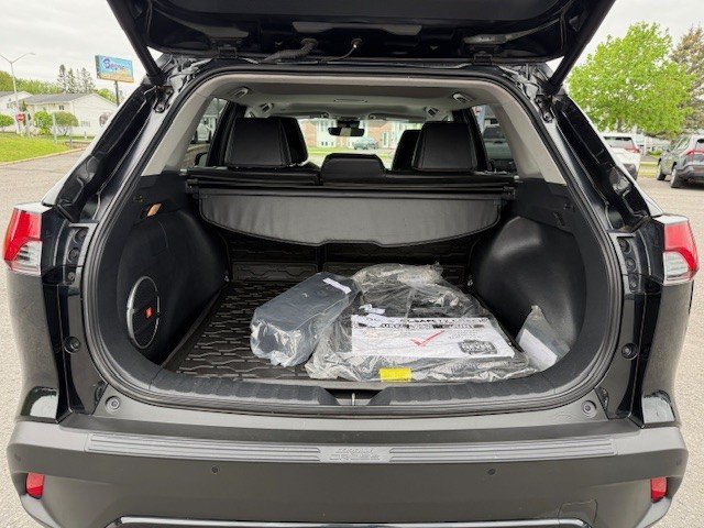 2022 Toyota COROLLA CROSS XLE in Hawkesbury, Ontario - 8 - w1024h768px
