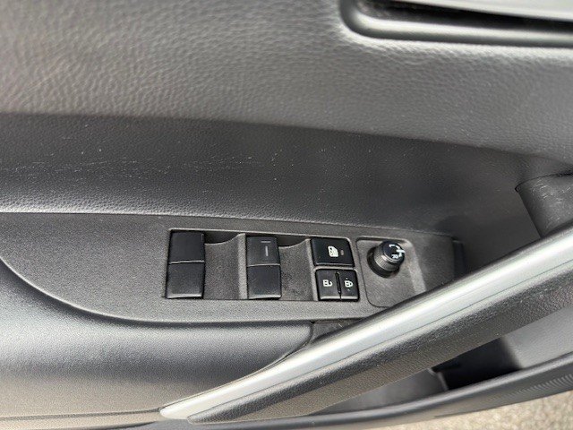 2022 Toyota COROLLA CROSS XLE in Hawkesbury, Ontario - 12 - w1024h768px