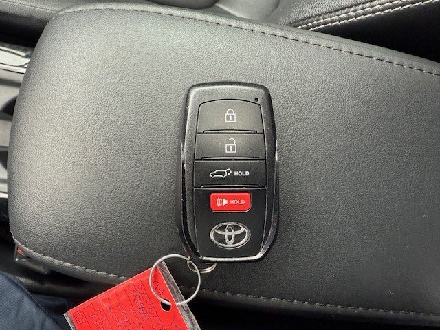 2022 Toyota COROLLA CROSS XLE in Hawkesbury, Ontario - 18 - w1024h768px