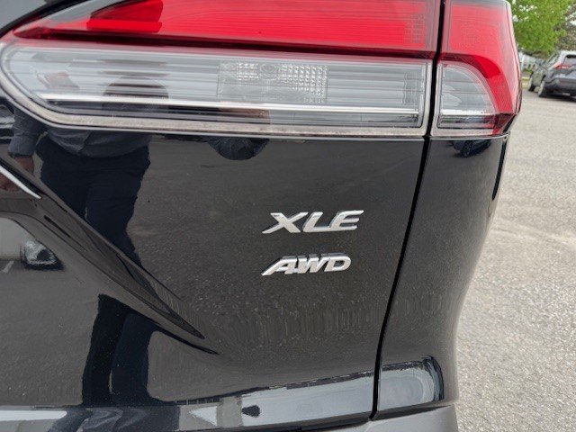 2022 Toyota COROLLA CROSS XLE in Hawkesbury, Ontario - 5 - w1024h768px
