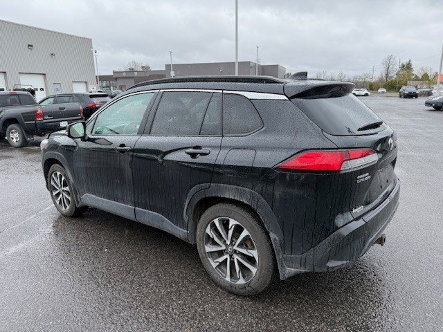 2022 Toyota COROLLA CROSS XLE in Hawkesbury, Ontario - 3 - w1024h768px