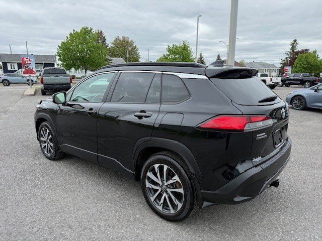 2022 Toyota COROLLA CROSS XLE in Hawkesbury, Ontario - 3 - w1024h768px