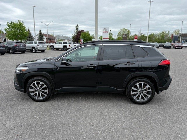 2022 Toyota COROLLA CROSS XLE in Hawkesbury, Ontario - 6 - w1024h768px