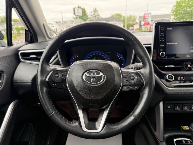 2022 Toyota COROLLA CROSS XLE in Hawkesbury, Ontario - 11 - w1024h768px
