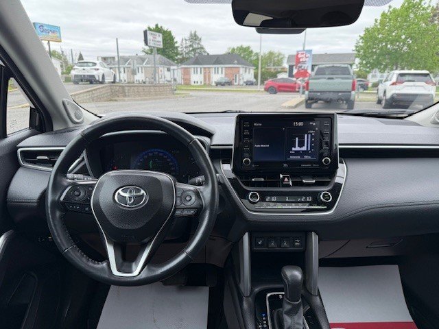 2022 Toyota COROLLA CROSS XLE in Hawkesbury, Ontario - 10 - w1024h768px