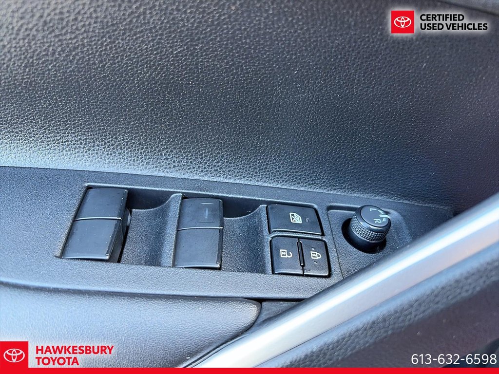 Toyota Corolla Cross Hybrid XSE 2023 à Hawkesbury, Ontario - 14 - w1024h768px