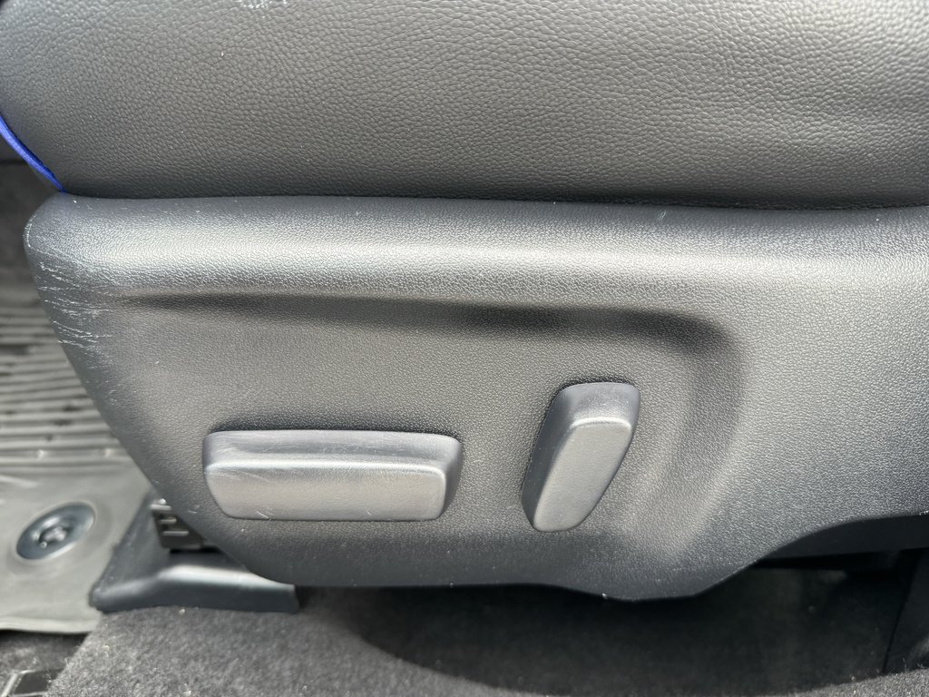 Corolla XSE LEATHER NAVIGATION MAGS  ELEC SEATS 2017 à Hawkesbury, Ontario - 12 - w1024h768px