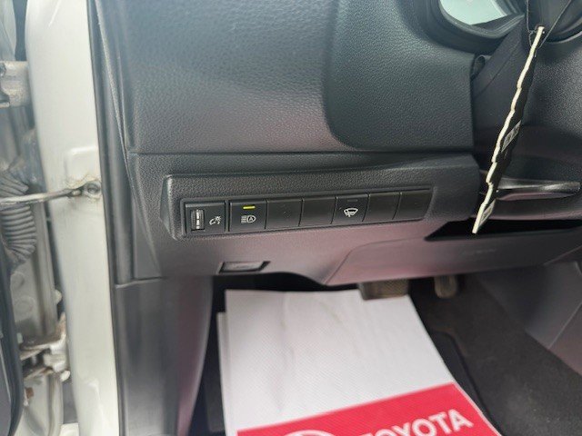 2020 Toyota Corolla LE in Hawkesbury, Ontario - 13 - w1024h768px
