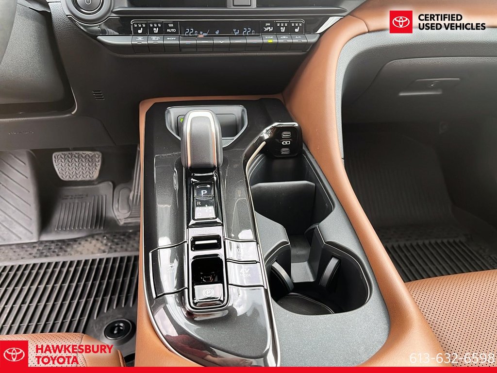 2025 Toyota Crown Signia Limited in Hawkesbury, Ontario - 17 - w1024h768px