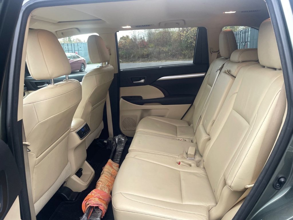 2014 Toyota Highlander XLE in Hawkesbury, Ontario - 8 - w1024h768px